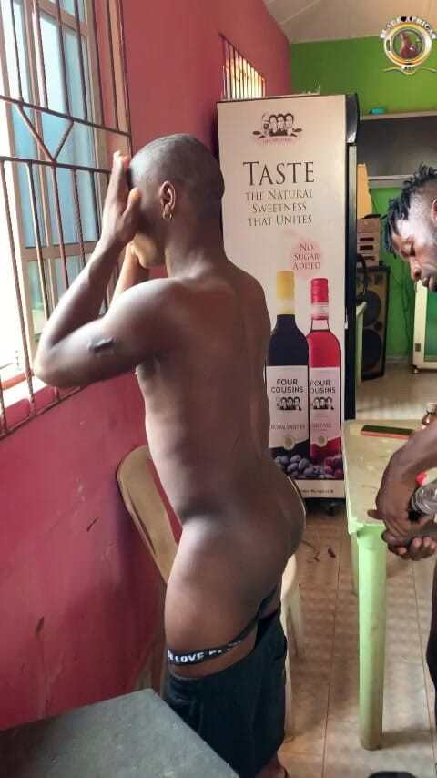 Purplecum: Я так сильно трахаю його в барі