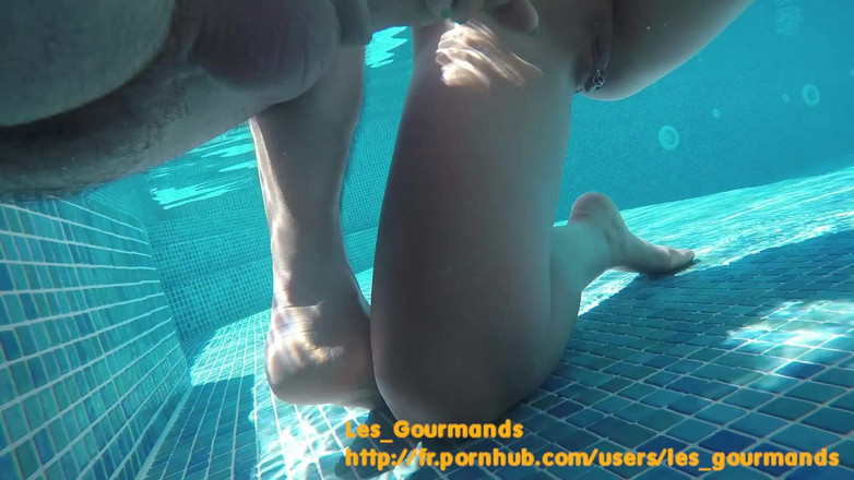 Les Gourmands: Seks w basenie w Grecji, z rambone dildo i dużym...