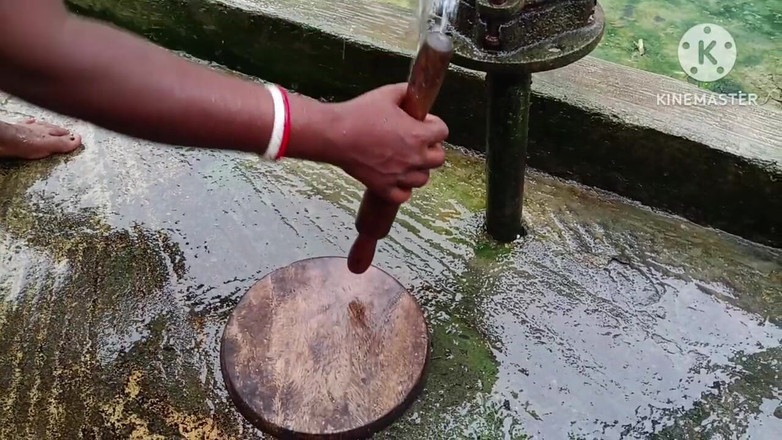 Nenika: Дези Бхабхи трахнула ее киску скалкой