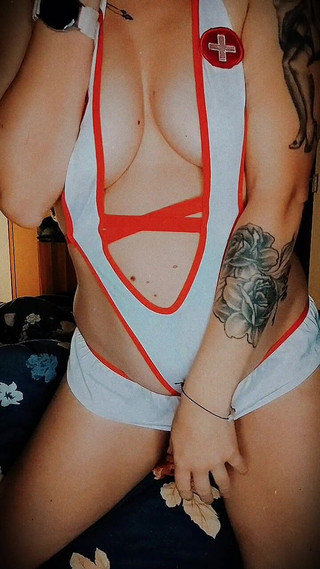 SteLa: Hete milf speelt met zichzelf in dokterlingery