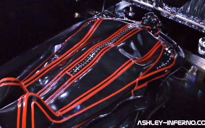Lady Ashley: Atrapado en el escoráctico de goma
