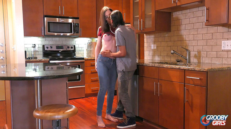 Grooby Girls: Loszka Melanie Brooks zostaje zerżnięta w dupę!