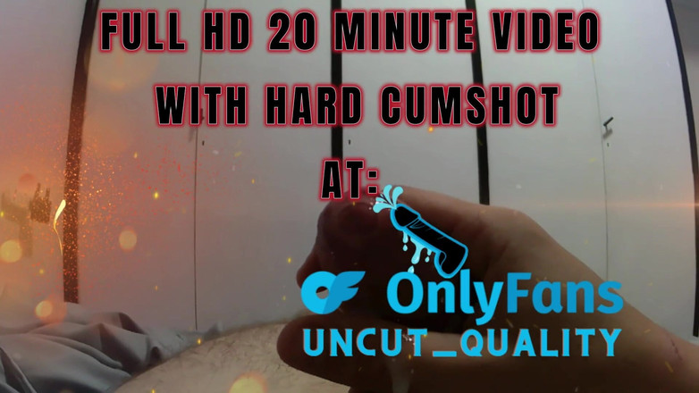 GloomyChase977: Precum auf nasser, unbeschnittener enger vorhaut