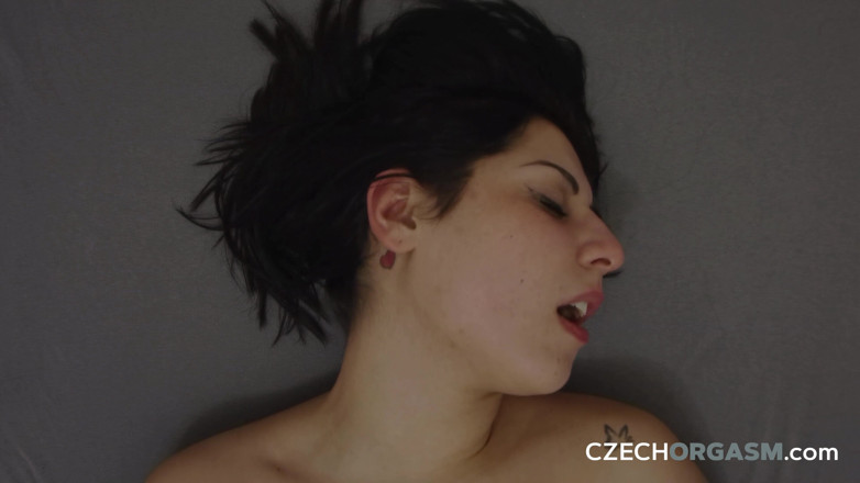 Czech Orgasm: Tsjechisch orgasme 108: reetlicious milf - godin met dikke kont wordt stout...
