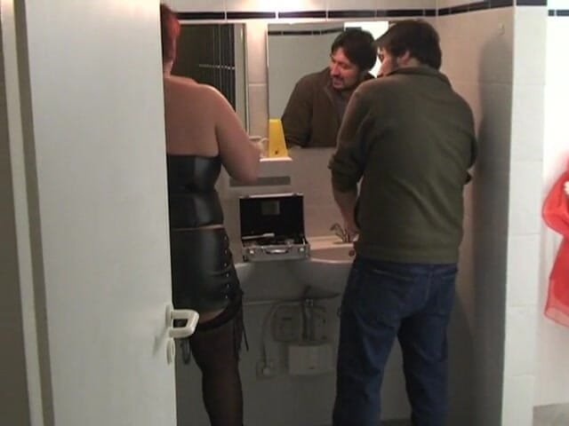 Anna Devot: Anna Devot - The ladies' toilet is full