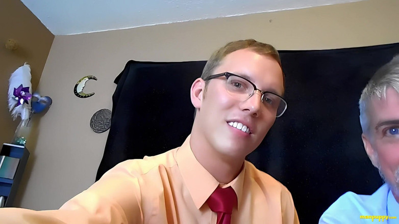 Man Puppy: Colegii uriași îți dau recenzie anuală de la egal