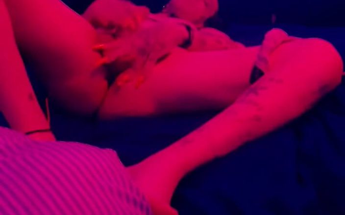 Chikgotadik: 大女孩鸡巴和张开的阴户