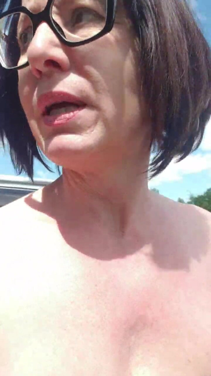 JulieEroticDress: Unrestrained Nude Run with Splashes at the Lake