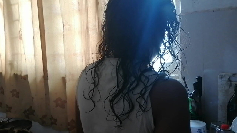 Tina Baby: 내 이모의 비밀 촬영, 그녀가 요리하는 동안