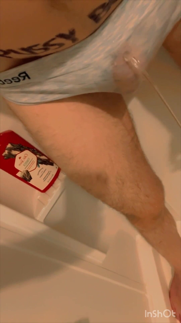 Makfrey: Si pecundang fag ngentot kontol majikan dominannya sambil kencing dan...