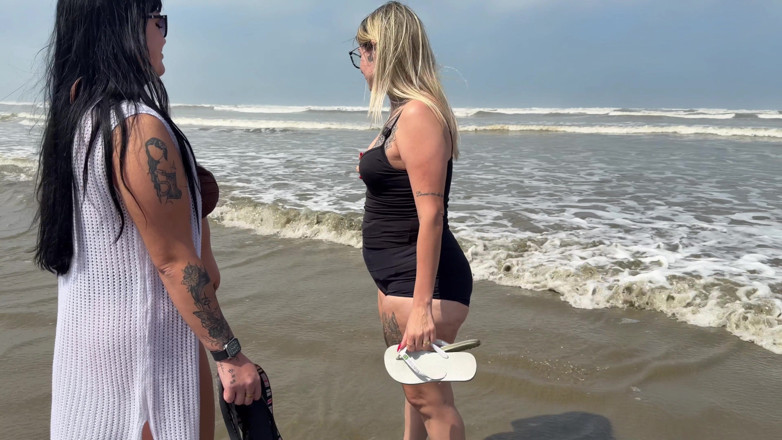Couple dna: On the Beach My Wife and I Invited a Beachgirl...