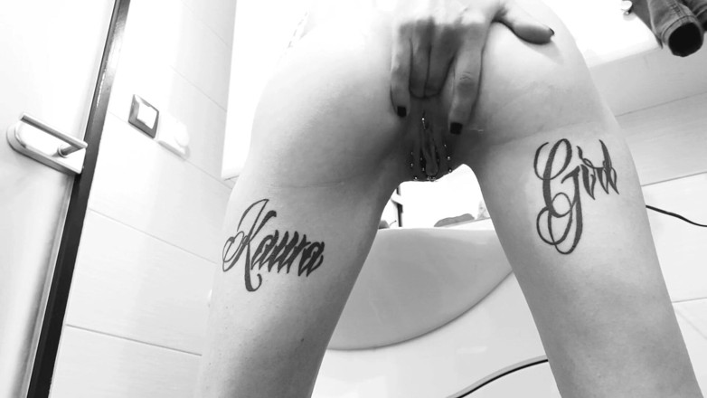 InkedKawaGirl: 小さなお尻の穴の運指