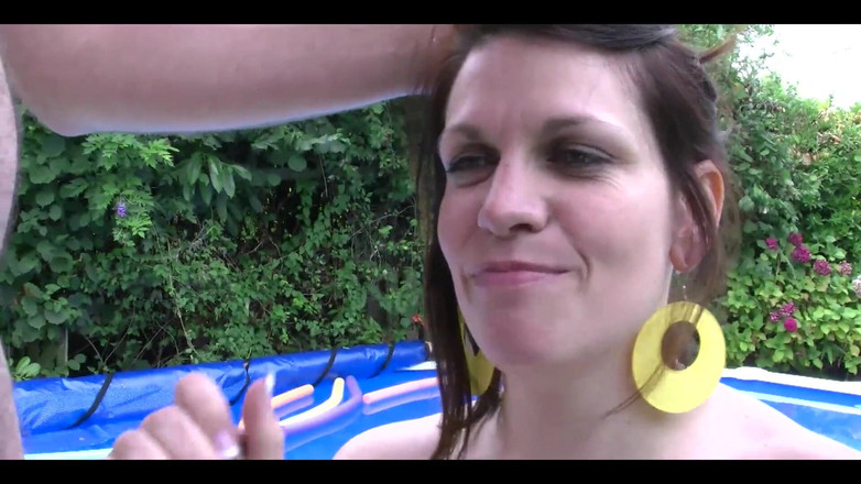 HPG Production: Huisvrouw neukt twee grote dikke pikken