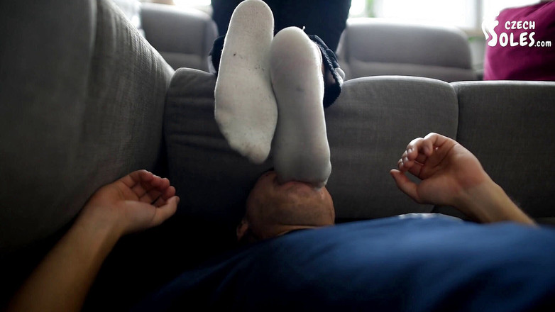 Czech Soles - foot fetish content: Laisse-moi te sentir les pieds, joli s’il te plaît