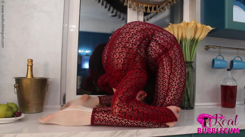 Flexilady: Flexible in Luxury Apartment