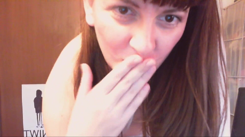 Nicoletta Embassi: この美しいイタリア人の女の子があなたのためだけにふしだらな女のように射精するのを見てください