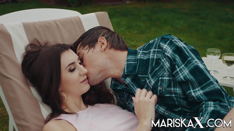 Mariska x: Fucking a teen 18+ outdoor