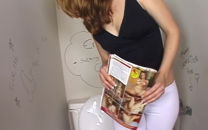 Pervy Studio: Urocza Latynoska ssie wielkiego kutasa przez dziurę