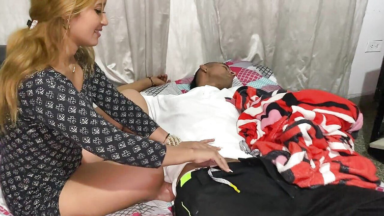 brenda paola rojas villasmil: 我的朋友女友打断我的休息时间寻找我的牛奶