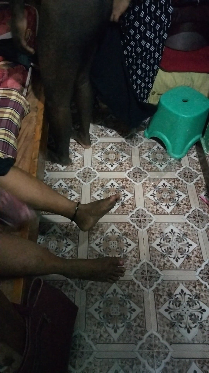 Tamil lesbian: Borsten raken heet praten aan