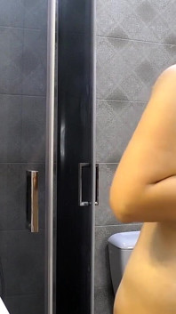 BBW's around handjob und kommt auf dicke möpse in der dusche
