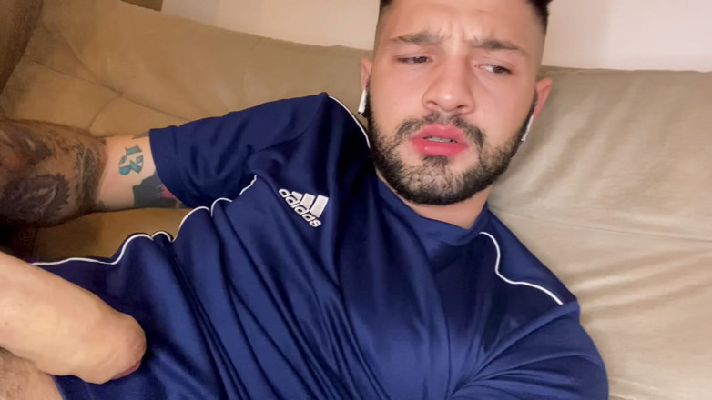Igor Lucios: Szarpanie i lizanie mojej własnej spermy po siłowni