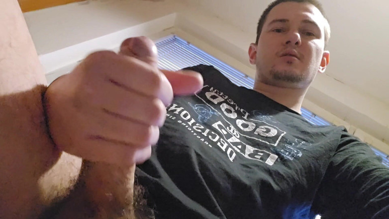 Fap_man93: Așteptarea cafelei mele de dimineață s-a transformat în masturbare excitată cu...