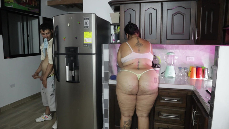 Lexly_16: Iubitul meu îmi arată pula lui uriașă