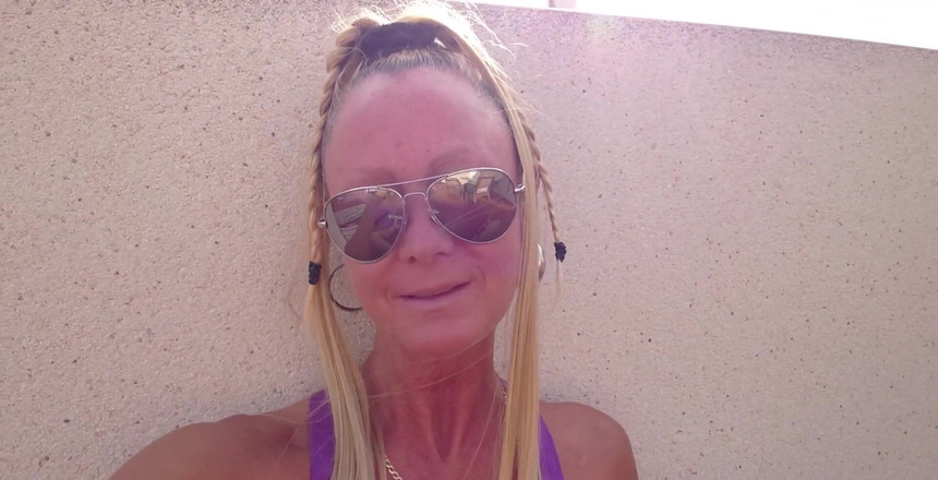 Natalie K: Onanerar min feta nakna fitta på min balkong, gnuggar av...