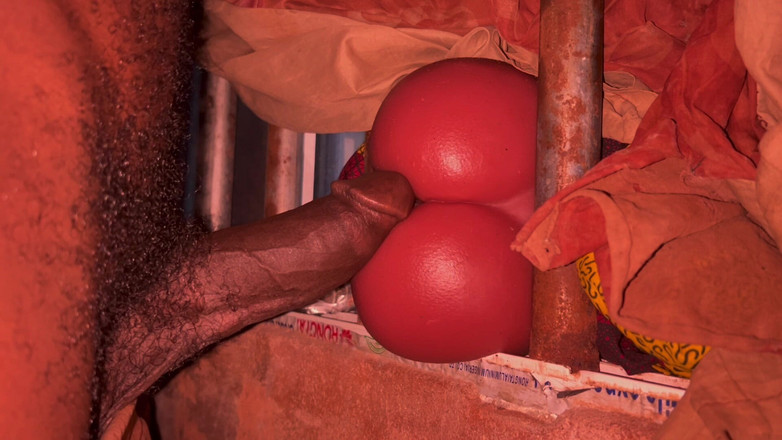 Bangcum8: Un gros cul fait vibrer toute la bite pour éjaculer son...