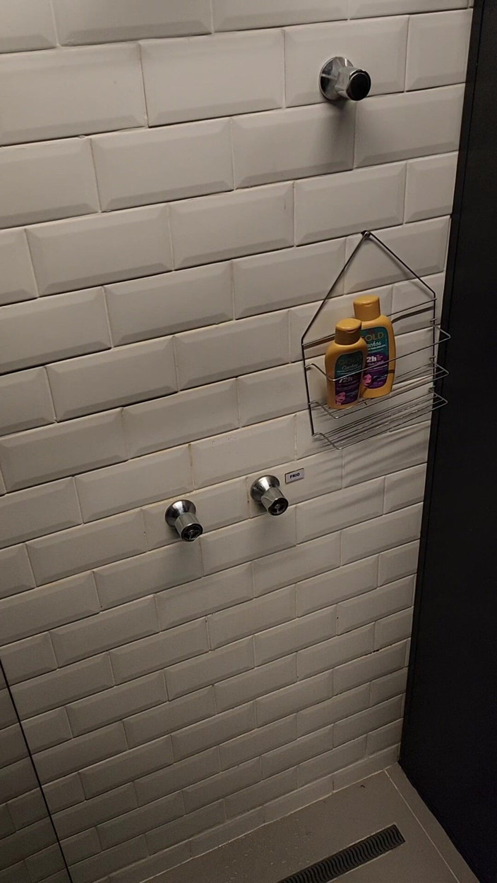 Hakam: Doar pișare pe sala de sport, podea