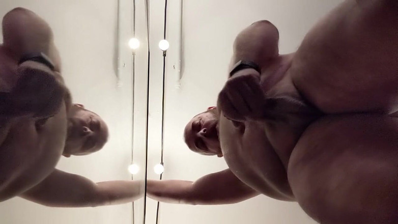 Skin&earth: Orso paffuto punto di vista dal basso. Grugnire e sborrata...