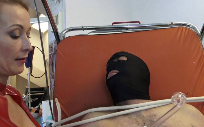 Femdom Austria: Ro stick sementara aku mempermalukannya verbal dan meludah di mulutnya