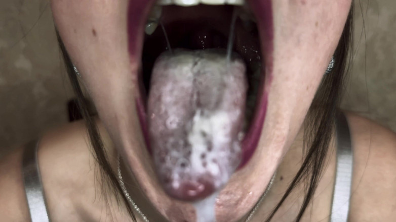 Hottie goddess: Mucus Mastery Lips with Lipstick &amp; Spit in Glass