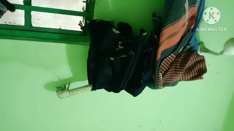 Latifah1234: Tatie indienne, sexe dans la salle de bain