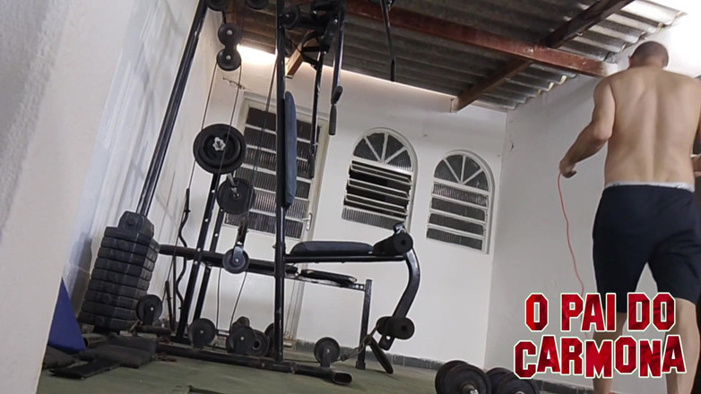 Carmona's father: Kamera Filem Naked Crown Di Gim