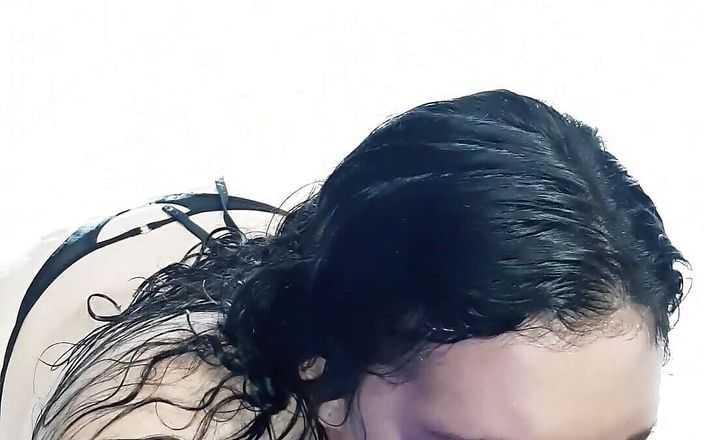 Sex_temptationX: Idiote stiefzus wordt uitgenodigd in het bubbelbad nadat het feest...
