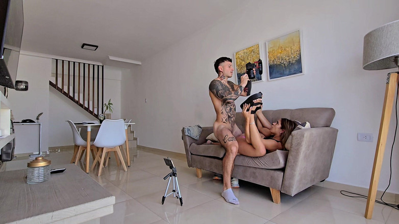 Young big apple: 설날! 내 친구는 정액으로 얼굴을 덮고 떠난다.