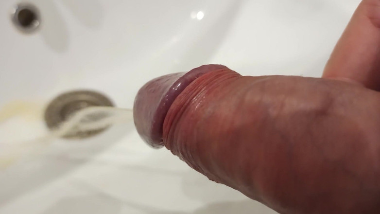 Kinky Guy: Probuďte se ráno tmou a čůráním do umyvadla. POV