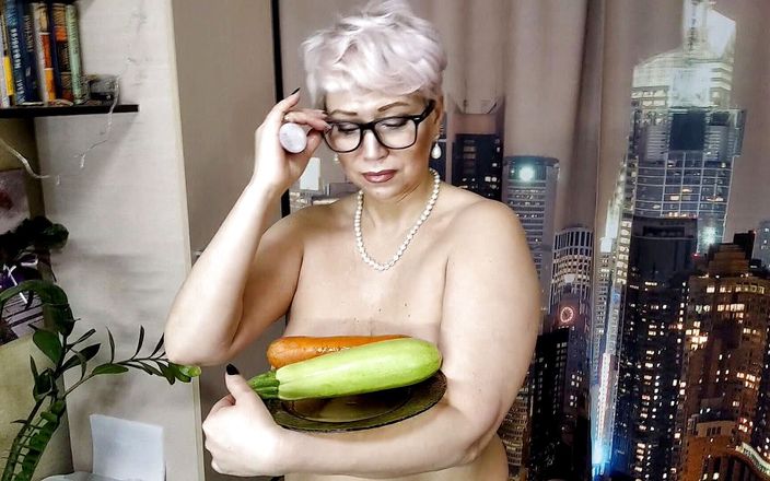 Aimee Paradise: MILF secretary with zucchini and carrots in wet mature cunt...