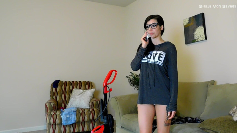 Stella Von Savage: 凌乱的室友复仇手淫