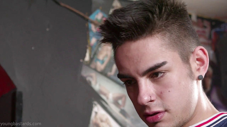 Young Bastards: Sexy výprask s čerstvým, svalnatým rošťákem Valentiem Ribasem