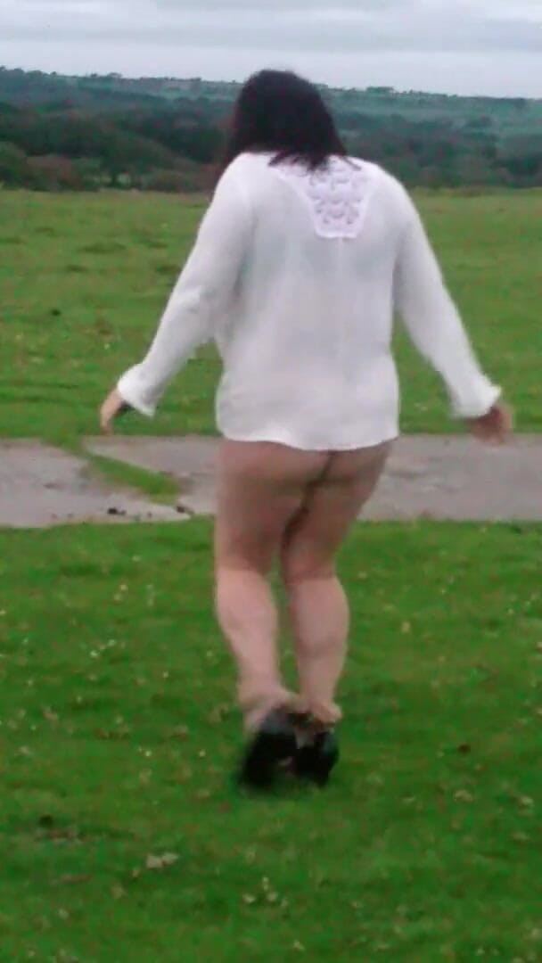 Julie Cunningham: Julie Cunningham outside strip &amp; piss shorter pantyhose &amp; heels