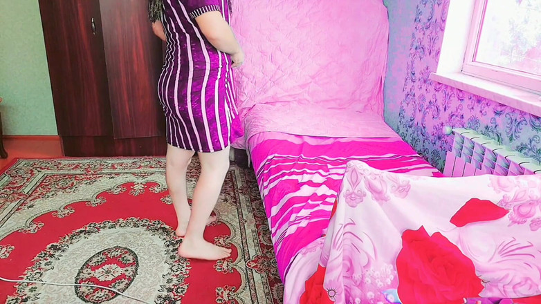 Kitty_Cross: Une superbe citronnée sirotante aux ongles peints brillants