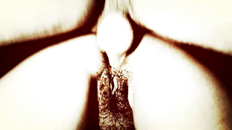 Novinha Insaciavel: Сучка по старому стилю глотает хуй и принимает его в задницу