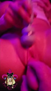 Mamãe Kat-Licious Esguicha solo brincadeira com brinquedos e marido Bigsexydaddyd