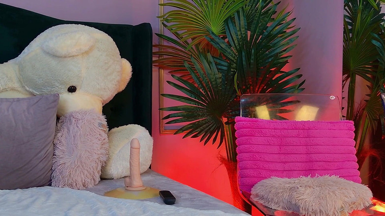 KirraWhite: Ciesz się różową cipką od idealnej blondynki MILF