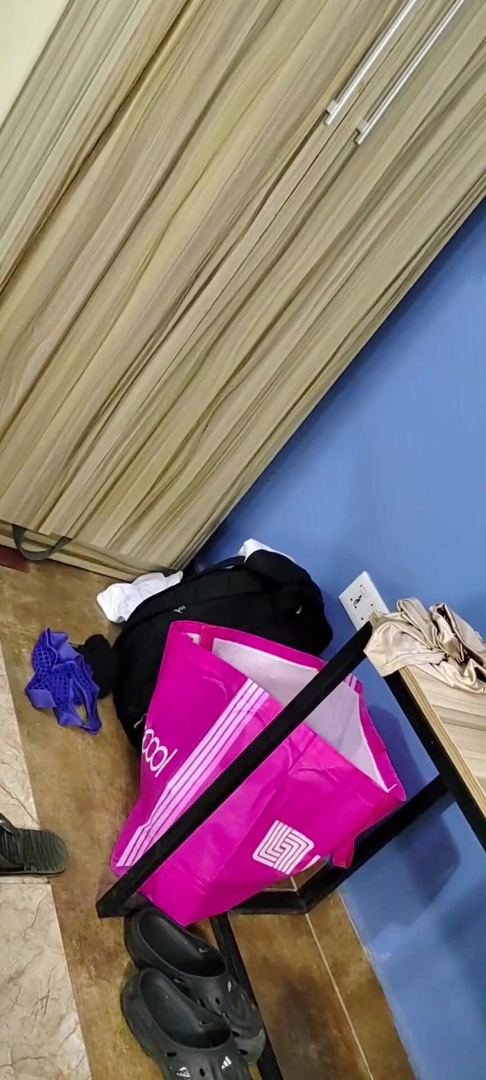 Arola7: Смутна сука трахається