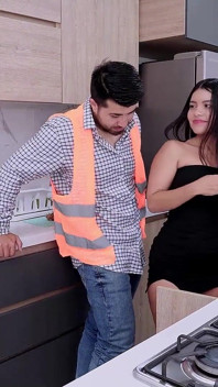 I Seduce an Architect in a Very Small Dress to Make Him Cum in My Pussy