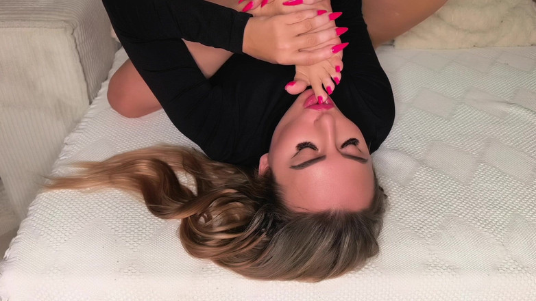 Goddess Lena: Я лижу ноги